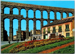 VINTAGE CONTINENTAL SIZE POSTCARD VIEW OF THE ROMAN AQUEDUCT AT SEGOVIA SPAIN