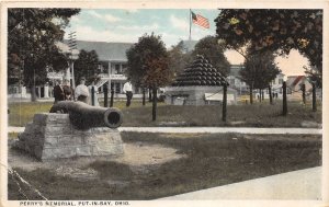 J33/ Put-In-Bay Ohio Postcard c1910 Perry's Memorial Cannon People 121