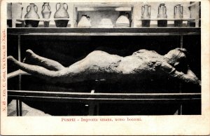 VINTAGE POSTCARD BURNED VICTIM OF THE POMPEI VOLCANO ON DISPLAY NAPLES ITALY UDB