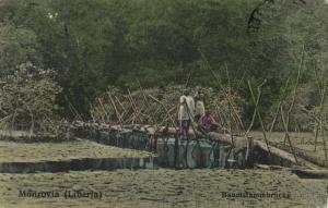 liberia, MONROVIA, Baumstammbrücke, Native Tree Trunk Bridge (1913)