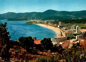 France Le Lavandou Vue d'ensemble la Plage et la Pointe du Gouron