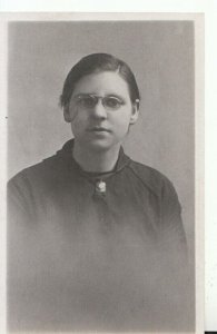 Real Photo Postcard - Of A Lady Wearing Spectacles - Ref TZ8160