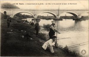 CPA TOURS - L'ouverture de la péche - Le Cher et le pont de la ligne... (229683)