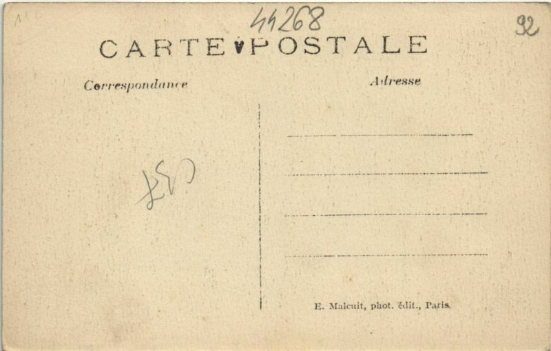 CPA MONTROUGE - L'Avenue de la République (44268)