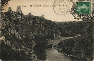 CPA CROZANT Les Ruines et la Vallee de la Creuse (1144458)