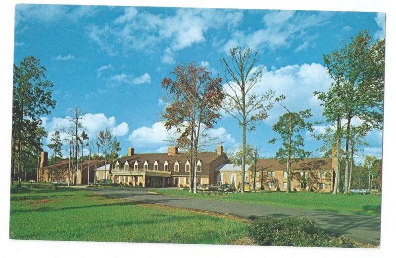 Holiday Inn 1776 Williamsburg VA Chrome Postcard