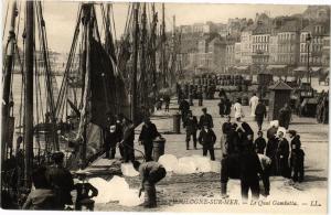 CPA BOULOGNE-sur-MER - Le quai gambetta (196411)