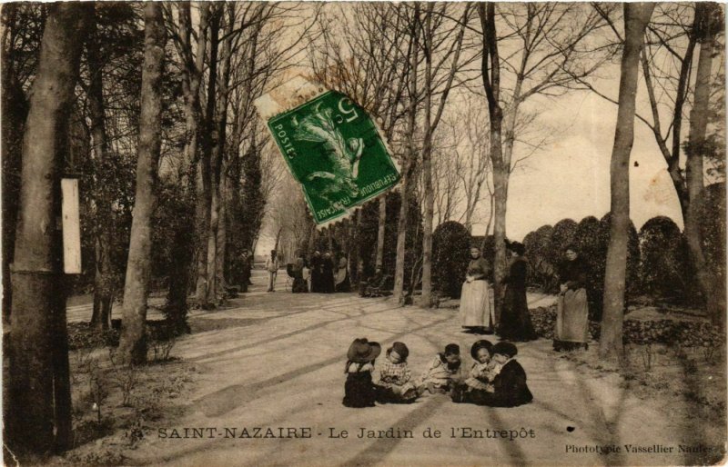 CPA St-NAZAIRE Le Jardin de l'Entrepot enfants (984662)