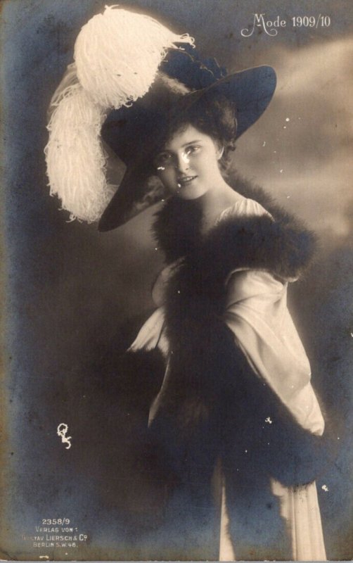 Beautiful Woman Wearing Large Hat Mode 1909/10 Berlin Real Photo
