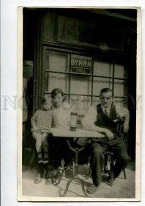 3081968 Family w/ wine CAFE BYRRH Vintage real photo AUTOGRAPH