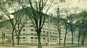 Postcard  RPPC View of  High School in Oak Park, IL.        aa1