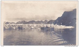 RP: Ocean Liner / Steamship at Spitsbergen , Cross-Bay , Norge , 00-10s