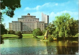 Postcard Germany Leipzig - Opera House