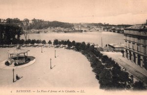 VINTAGE POSTCARD PANORAMIC VIEW OF THE CITY OF BAYONNE FRANCE INCL PLACE d'ARMES