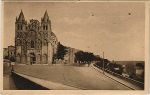 CPA Angouleme- Cathedrale Saint Pierre FRANCE (1073680)