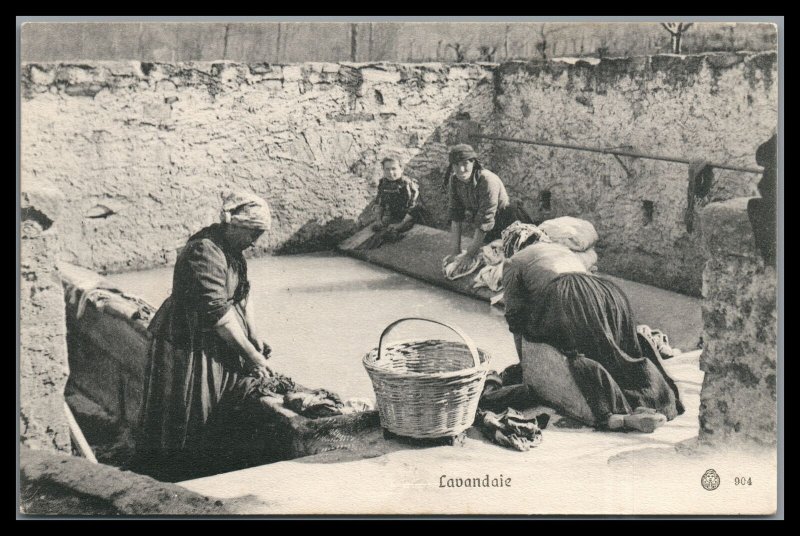 Italy Unused Vintage Postcard lavandie Washer Women  Costumes