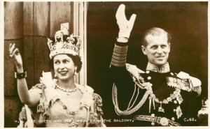 UK Queen Elizabeth & Duke wave from Balcony C-48 RPPC Photo Postcard 22-10568