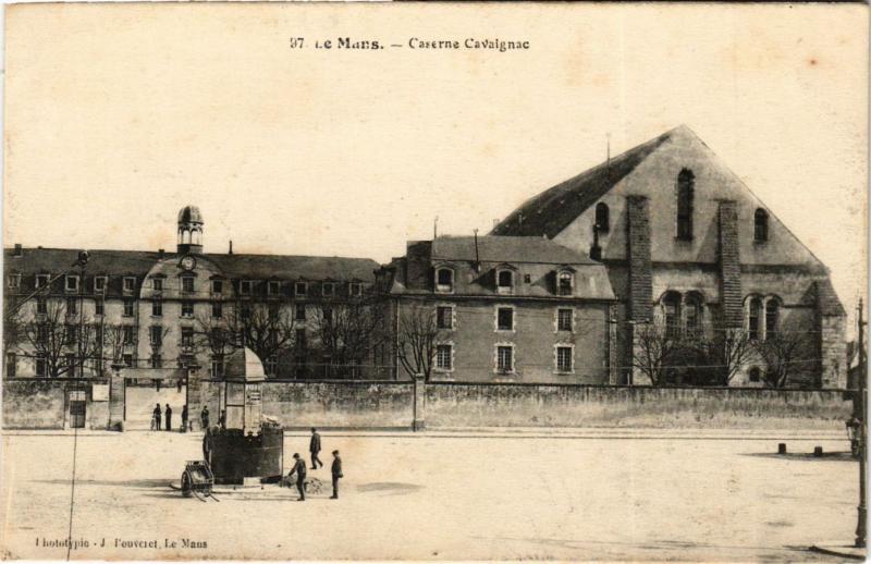 CPA MILITAIRE Le Mans-Caserne Cavaignac (316804)