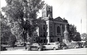 RPPC IA Albia - Cars in front of Court House