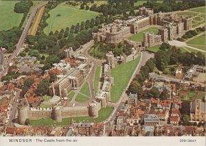 Berkshire Postcard - Aerial View of Windsor Castle    RR17409