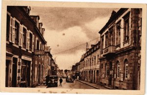 CPA LANDIVISIAU - La Mairie et la Rue de BREST (194269)