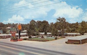 Chattanooga, TN Tennessee  QUALITY MOTEL CASCADES~TC Barrett  ROADSIDE  Postcard