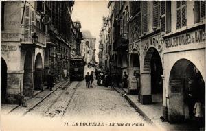 CPA La ROCHELLE - La Rue du Palais (480849)