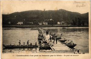 CPA BESANCON - Construction d'un pont de bateaux par le Génie (486588)