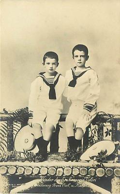 REAL PHOTO-TWO LITTLE BOYS WEARING MATCHING OUTFITS-K28285