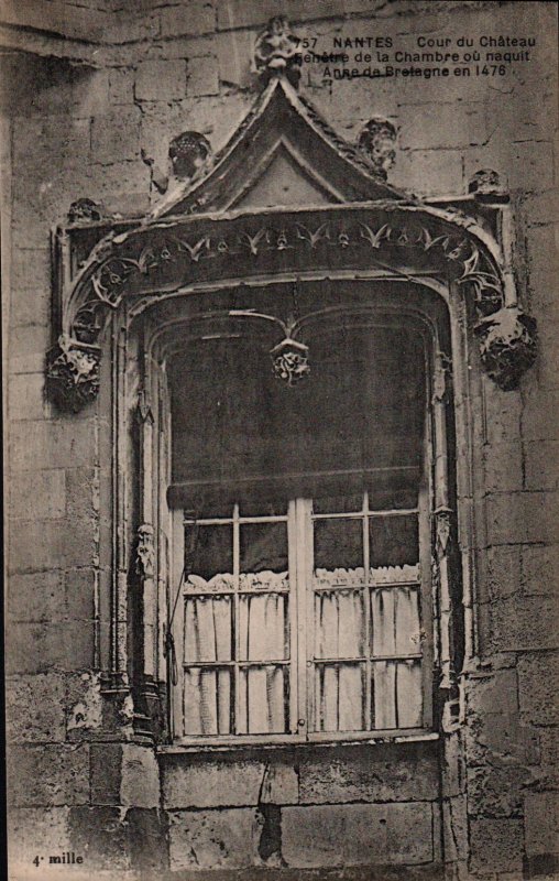 Nantes - Cour du Chateau Fenetre de la Chambre        PC