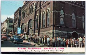 Ryman Auditorium crowd waiting for opening of grand ole opry