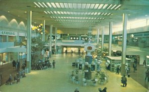 USA Interior Of Midtown Plaza Rochester New York Vintage Postcard 07.36