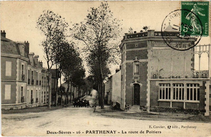 CPA PARTHENAY - La route de Poitiers (89488)