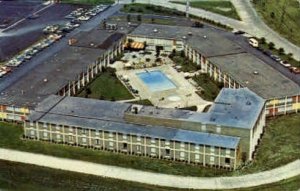 Sheraton Inn-Hopkins Airport - Cleveland, Ohio OH Postcard