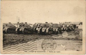 CPA Sissonne Tank au repos FRANCE (1052059)