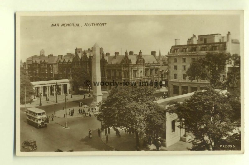 tp4750 - Lancs - The War Memorial and Square in Southport  - Postcard 