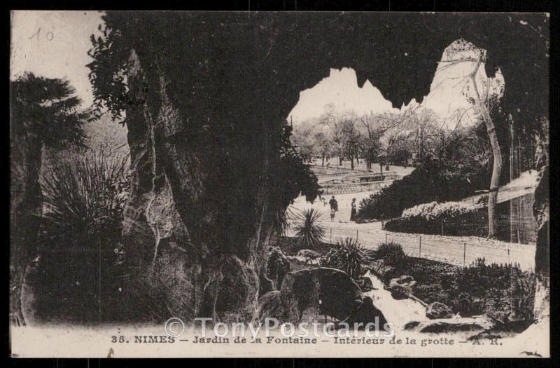 Nimes - Jardin de la Fontaine - Interieur de la grotte