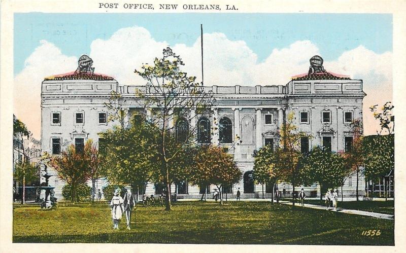 New Orleans LouisanaCouple Meets in Courtyard by Post Office1920s Postcard