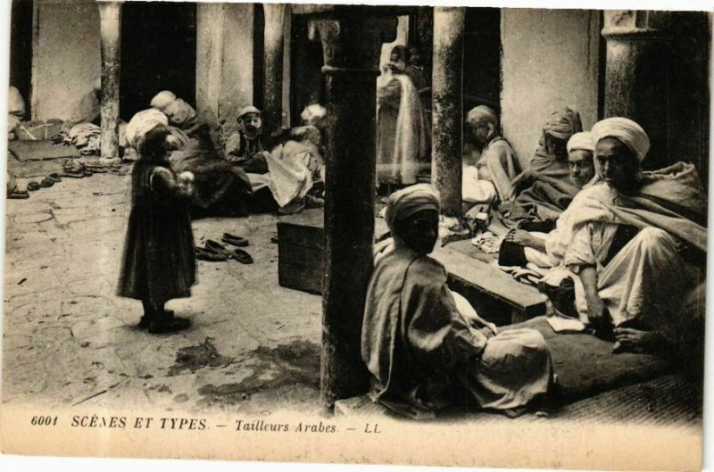 CPA AK Algérie-Scenes et Types-Tailleurs Arabes (236968)