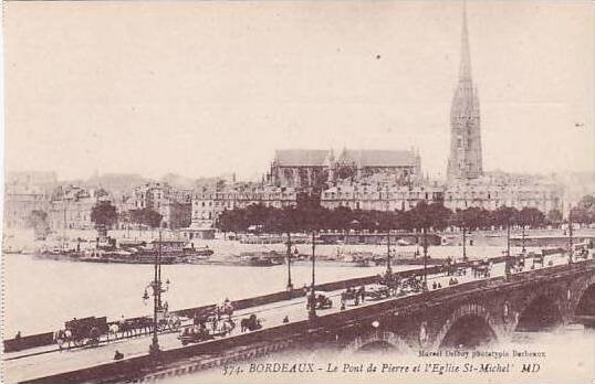 France Bordeaux Le Pont de Pierre et l'Eglise St Michel