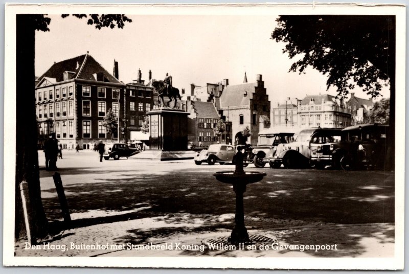 Den Haag Buitenhof Standbeeld Koning Willem Ii En De Gevangenport RPPC Postcard