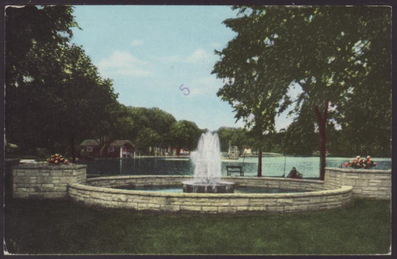 Fountain,Memorial Park,Oconomowoc,WI Postcard BIN