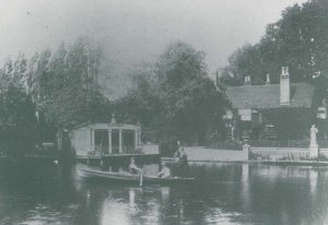 Rye House Hotel Maze + Rowing Boat New Pub Lee Valley Hertfordshire Postcard