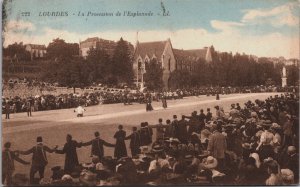 France Lourdes La Procession de l'Esplanade Vintage Postcard C078