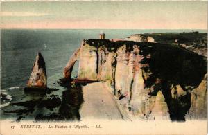 CPA ETRETAT-Les Falaises et l'Aiguille (269852)