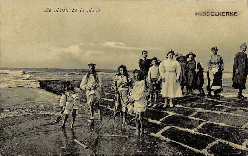 BR56211 Le plaisir de la plage Middelkerke     Belgium