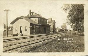 Hull, Iowa, Railway Depot and Elevators, Station (1921) RPPC