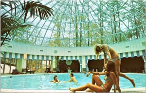 Postcard CAN Ontario Toronto - Holiday Inn Don Valley - domed Astro-deck pool