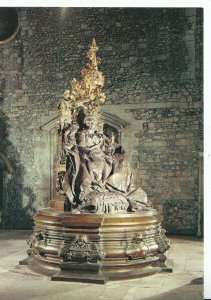 Hampshire Postcard - The Great Hall of Winchester Castle - Bronze Statue  20916A