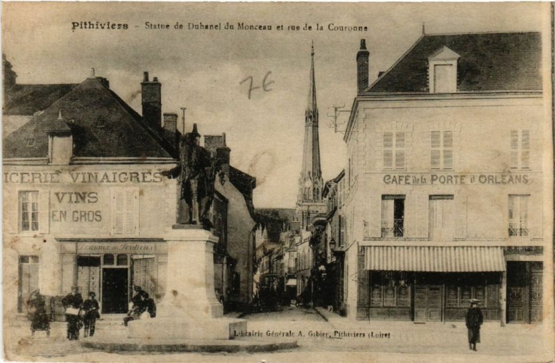 CPA PITHIVIERS - Statue de Duhanel du Monceau et rue de la Couronne (631721)